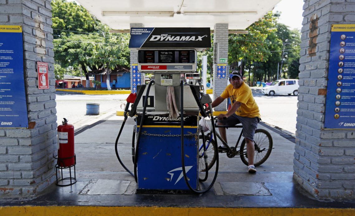 Nicaragua extiende en una semana el congelamiento de precios de combustibles