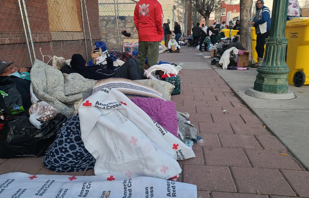 El Paso en EEUU declara emergencia por la oleada de migrantes desde México