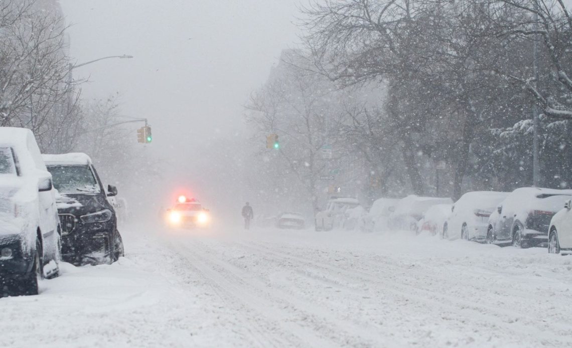 NY declara estado de emergencia para hacer frente a tormenta helada