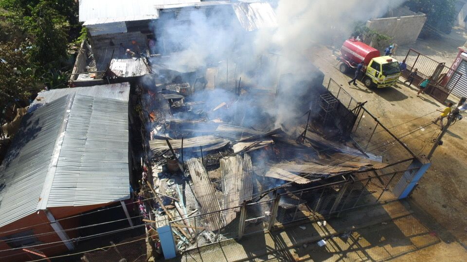 Tres casas afectadas tras producirse dos incendios en Santiago