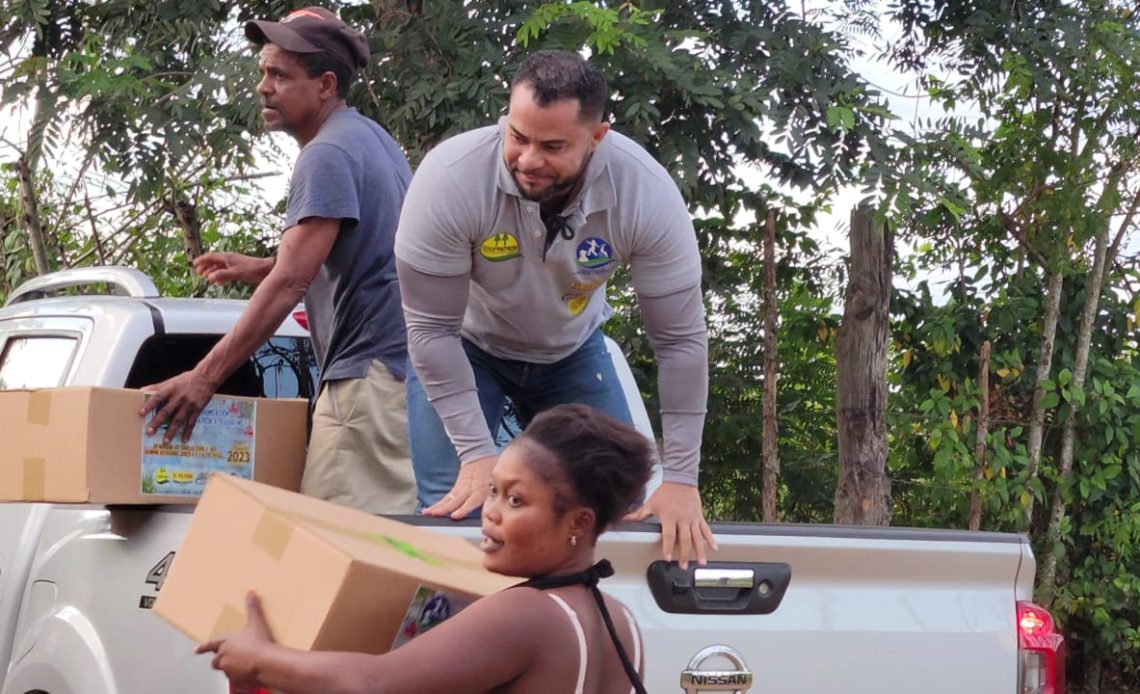 Fundación “Un patrón a Seguir” impacta 1000 familias del país con cajas navideñas