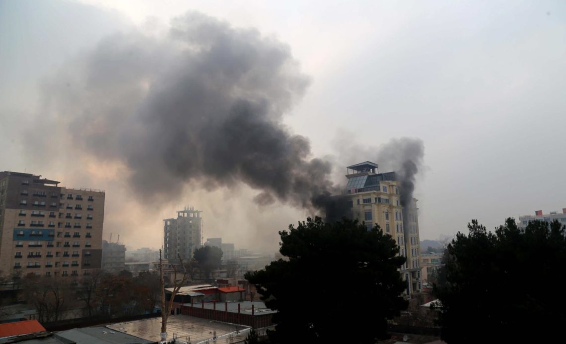Se elevan a 3 muertos y 18 heridos las víctimas en ataque a hotel de Kabul