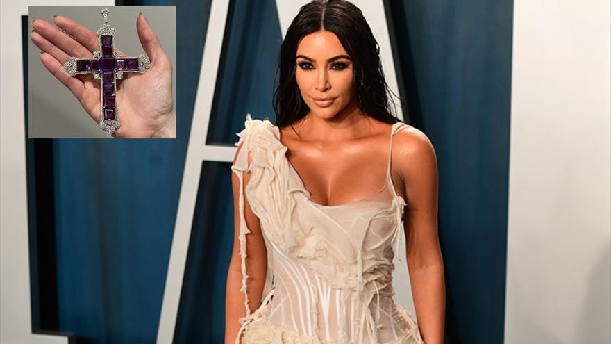 Kim Kardashian compra la cruz de Attallah que lució la princesa Diana