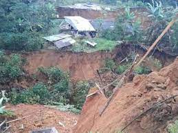 Un derrumbe incomunica al suroeste de Colombia y afecta a más de 150 familias