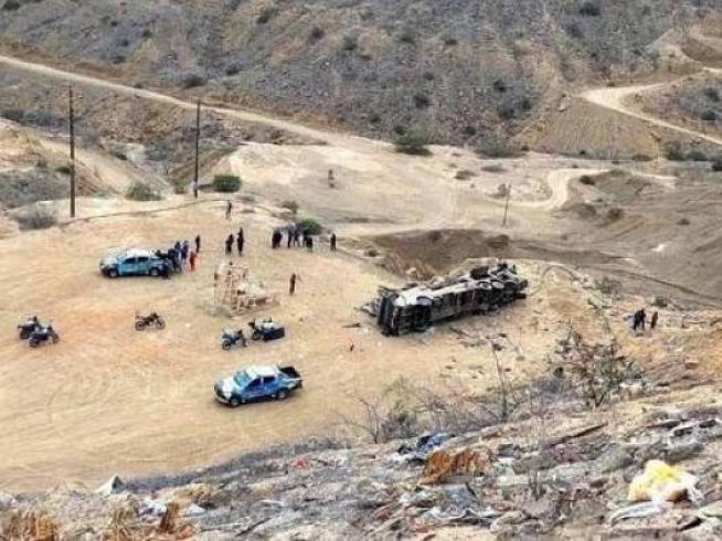 Al menos 20 muertos en el norte de Perú tras caer autobús por precipicio