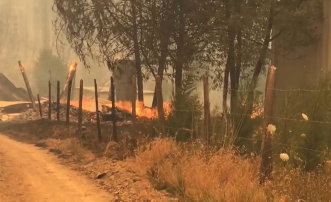 Casi mil estudiantes en Chile se quedan sin escuelas por incendios en el sur