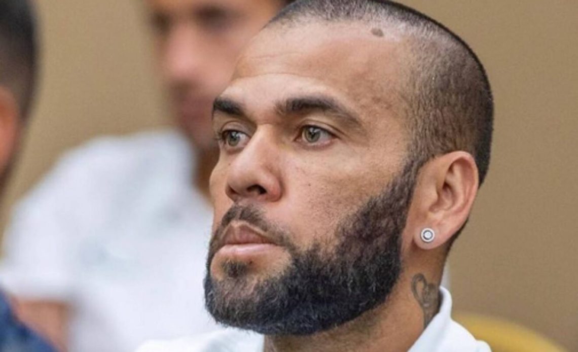 Fiscalía pide mantener en prisión a Dani Alves porque persiste el riesgo de fuga