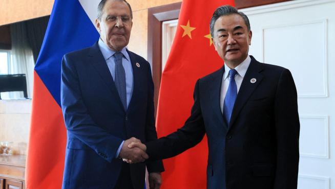 Un año de guerra: expertos coinciden en que gana China y pierde Rusia