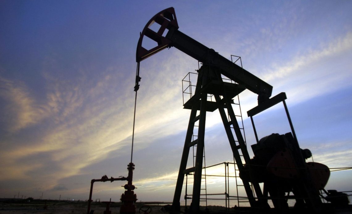 Petróleo de Texas abre con bajada del 0.71 %, hasta los 76.52 dólares
