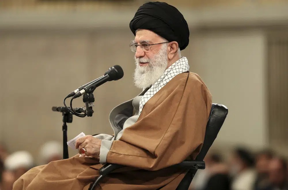 Líder iraní tacha de “imperdonable” la intoxicación de niñas