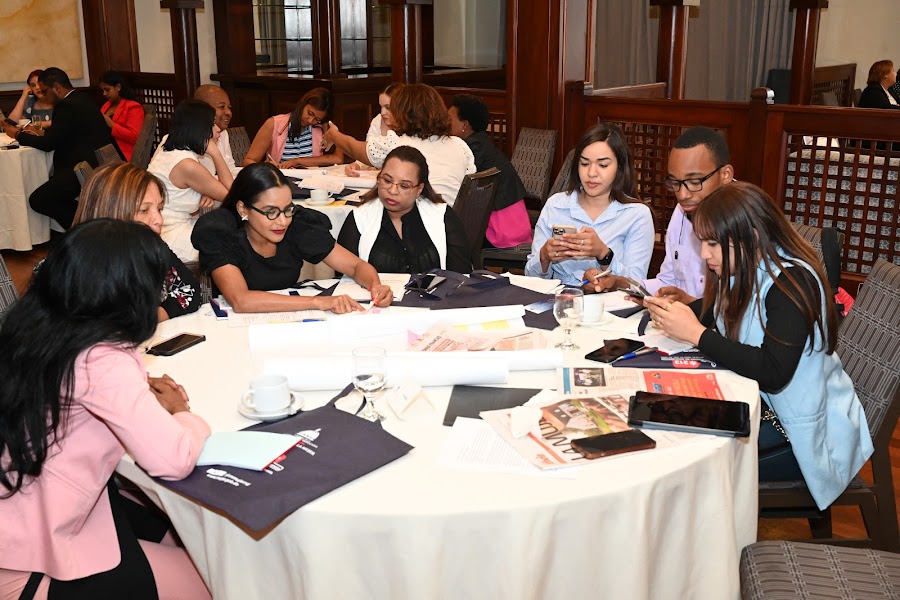 Ministerio de la Mujer capacita a profesionales de la comunicación en Periodismo con perspectiva de género