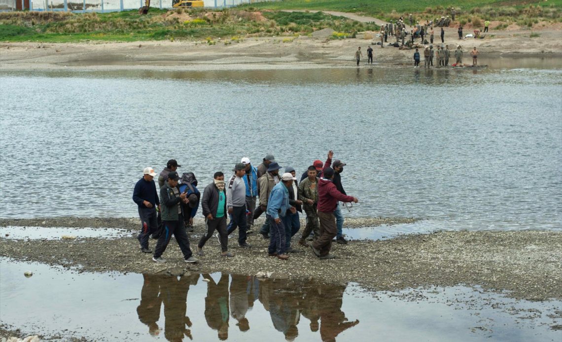 Se elevan a dos los militares muertos tras intentar cruzar río en Perú