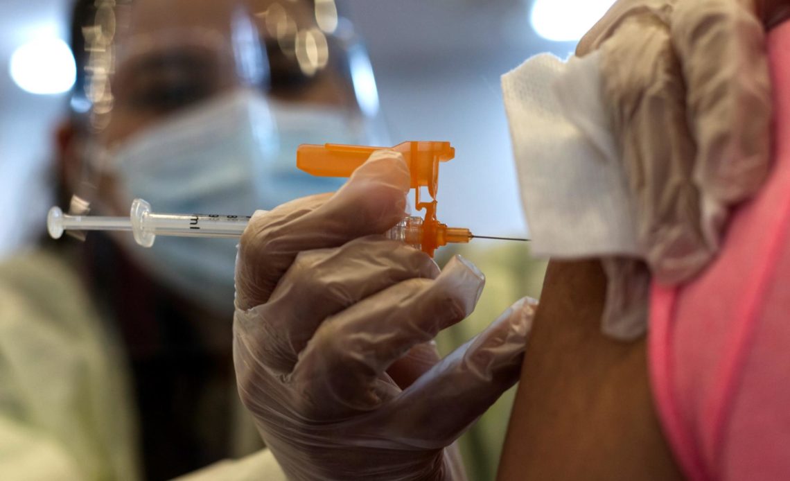 Puerto Rico cumplió plan de vacunación anticovid, dice la Contraloría peruana