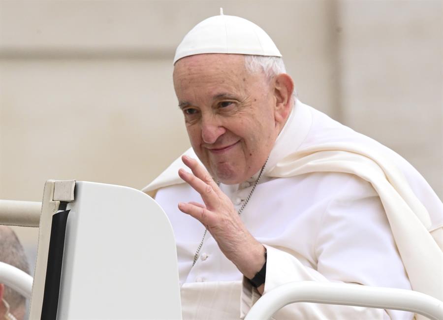 El papa agradece a Lisboa y se disculpa por el «lío» que causará la JMJ