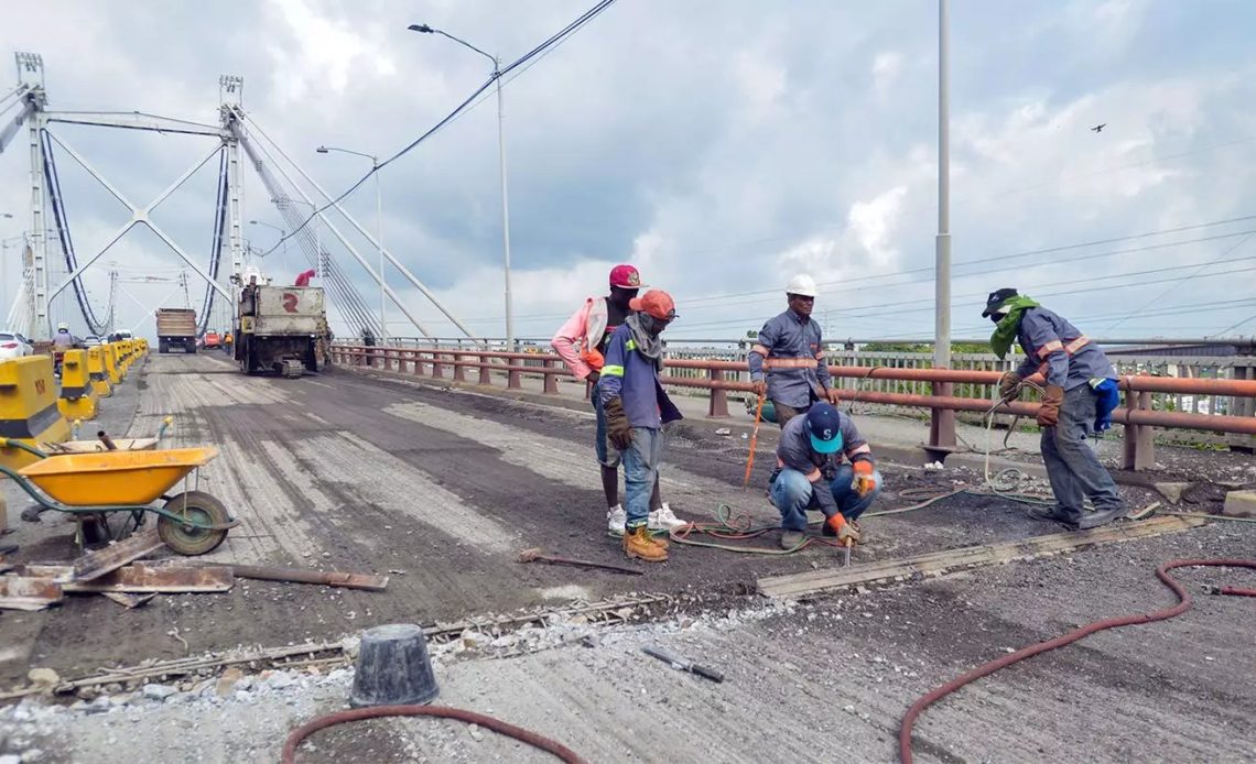 MOPC intima empresa constructora para reparar juntas del Puente Duarte