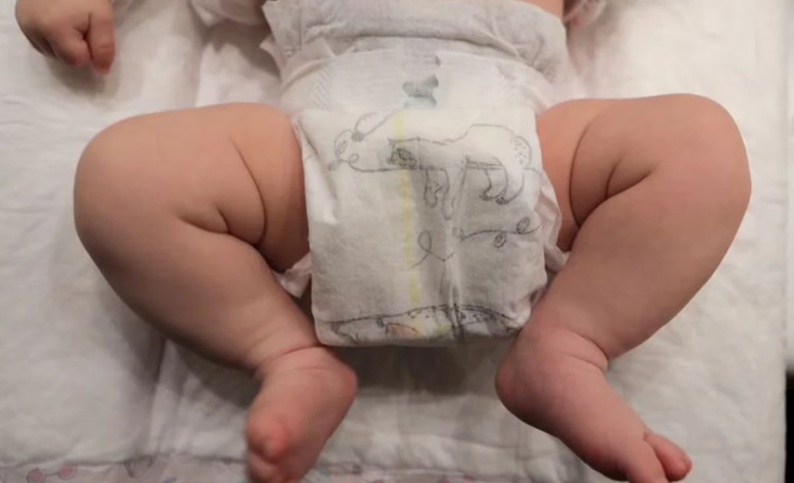 Nacieron las primeras dos bebés concebidas por un robot