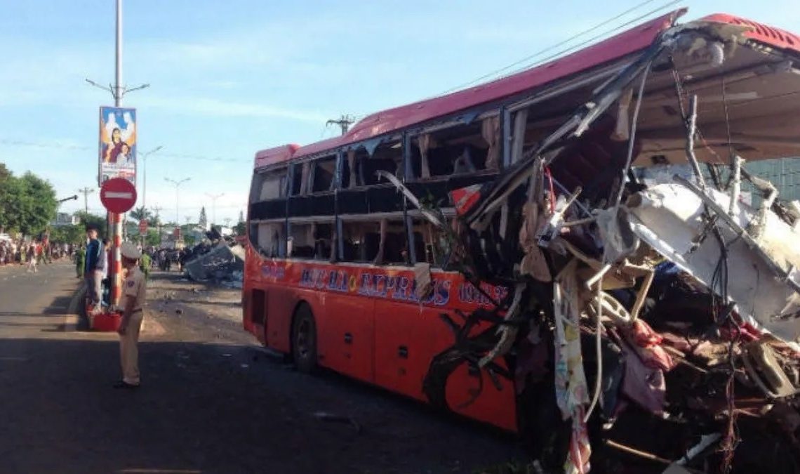 Accidente de autobús causa 8 muertos y 40 heridos en Laos