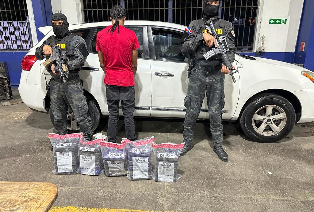 Autoridades incautan 30 paquetes de presunta cocaína en Puerto Don Diego; apresan uno