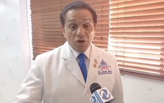 Ministro de Salud afirma títulos de "doctora estética" evidencian falsedad