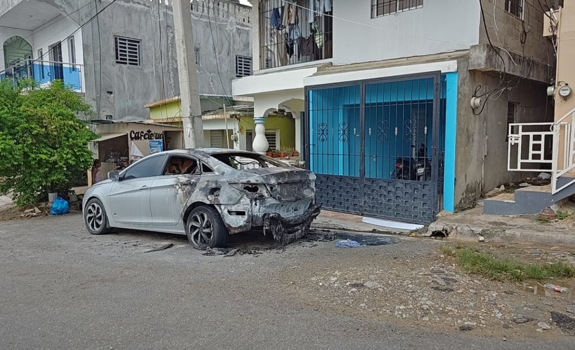 Autoridades investigan incidente de vehículo incendiado en Sánchez, Samaná