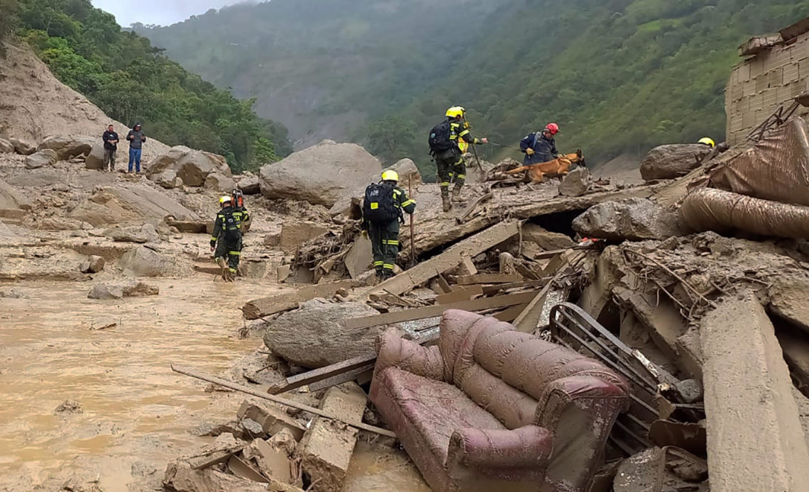 Ascienden a 14 los muertos por la avalancha en el centro de Colombia