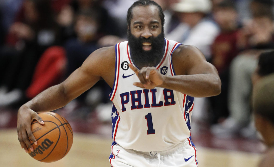 NBA multa a Harden con US$100.000 tras llamar "mentiroso" al presidente de Sixers