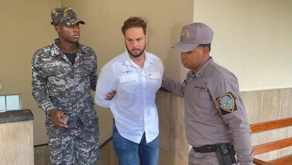 El cubano asegura fue agredido frente a dos policías