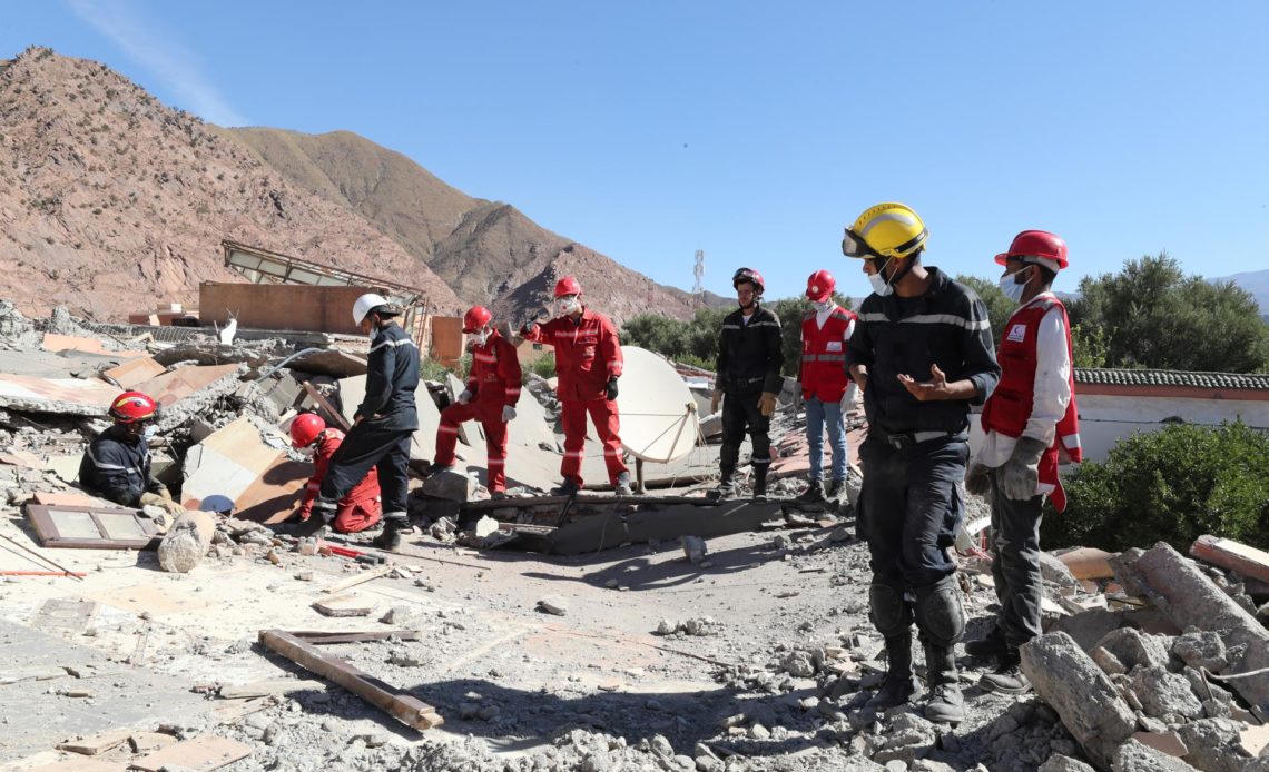 Aumenta a 2,681 los fallecidos tras terremoto en Marruecos; 2,530 murieron sepultados