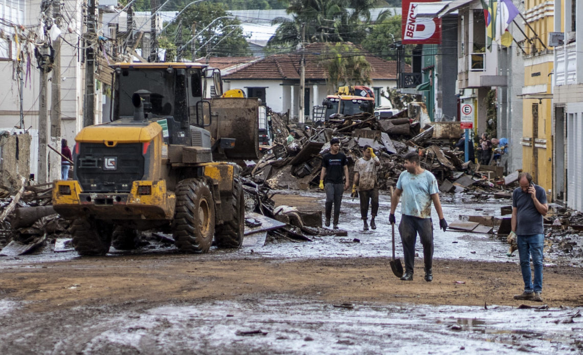 Sube a 46 el número de desaparecidos por las inundaciones en el sur de Brasil