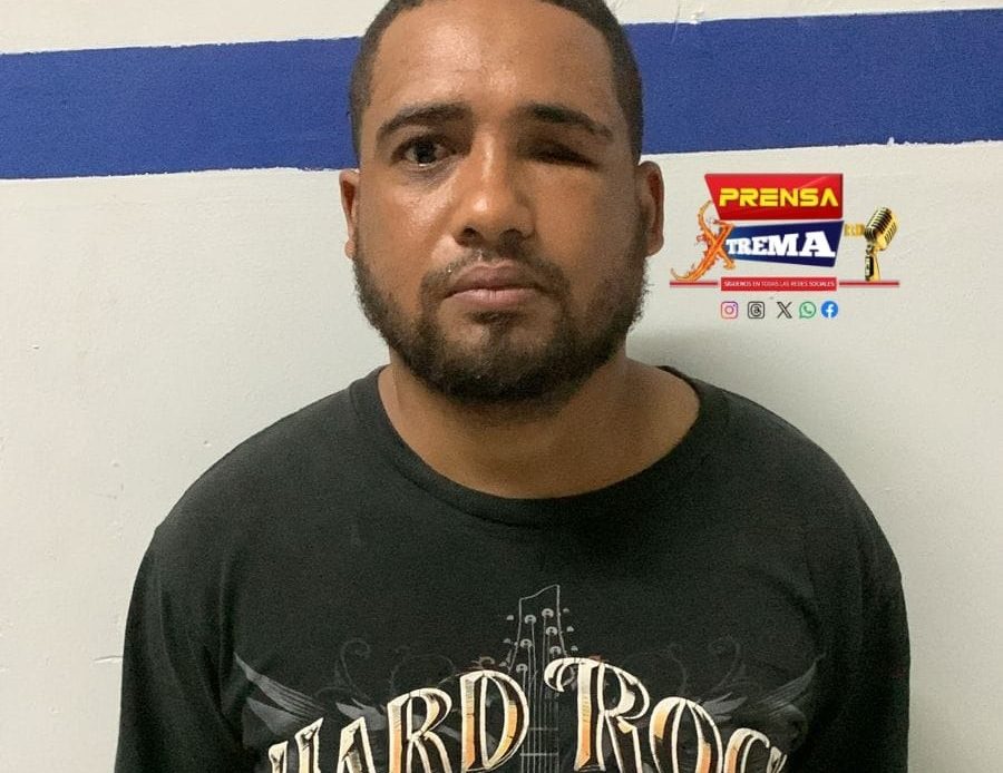 Arrestan hombre que en video amenaza a muerte a su expareja en Salcedo