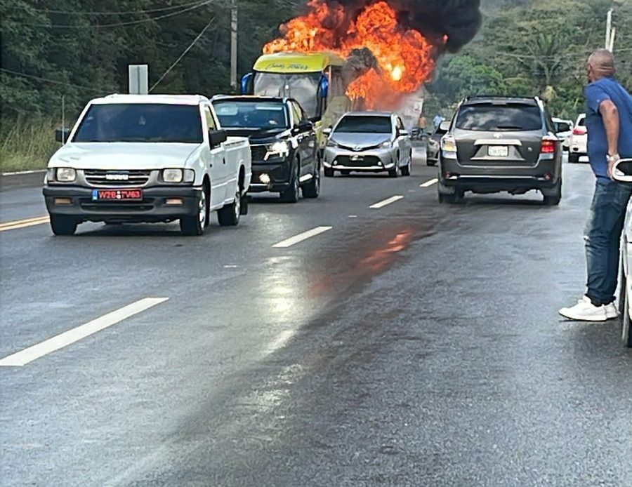 Se incendia autobús en la carretera Puerto Plata-Navarrete