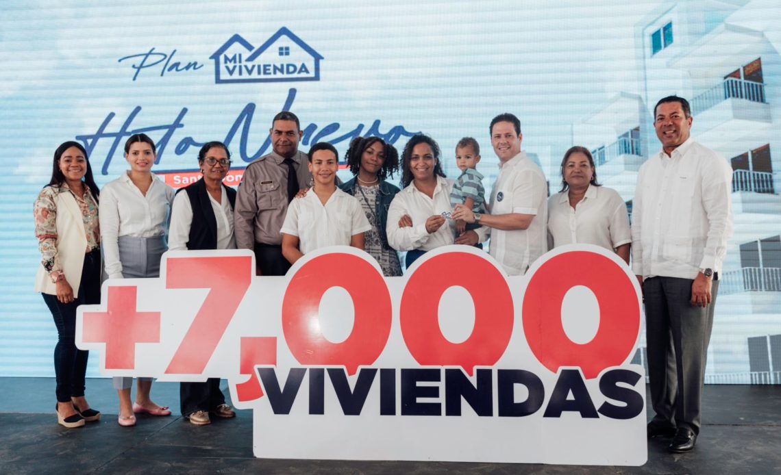 Gobierno entrega más de 7,000 viviendas a través del MIVED