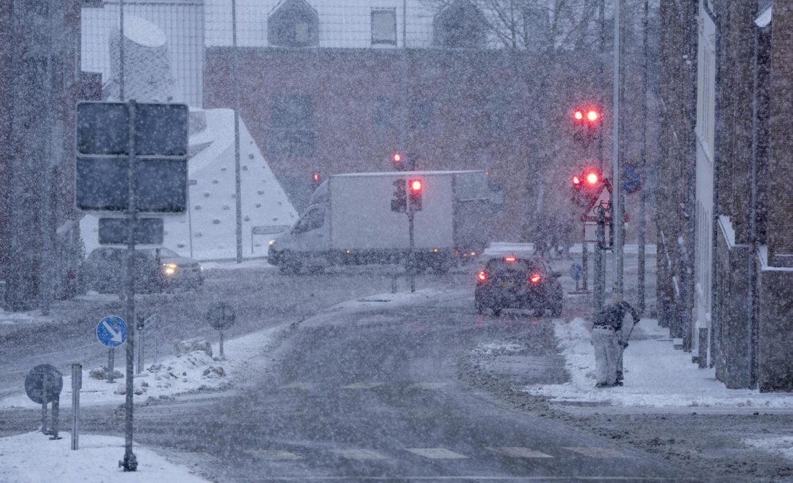 Más de 600 vuelos y trenes cancelados en Alemania por nieve