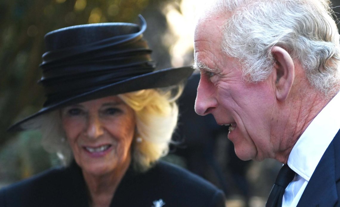 Carlos III está "bien", dice Camila sobre el tratamiento de próstata del rey