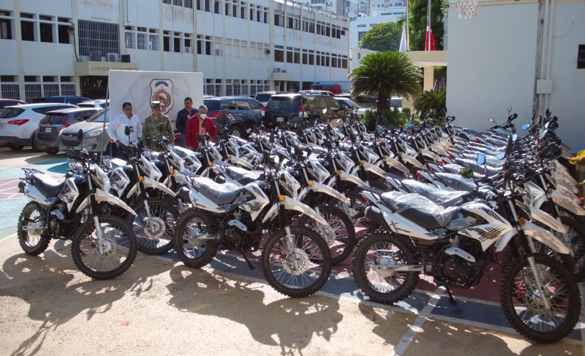 DNCD entrega flotilla de 37 motocicletas para labores de la entidad
