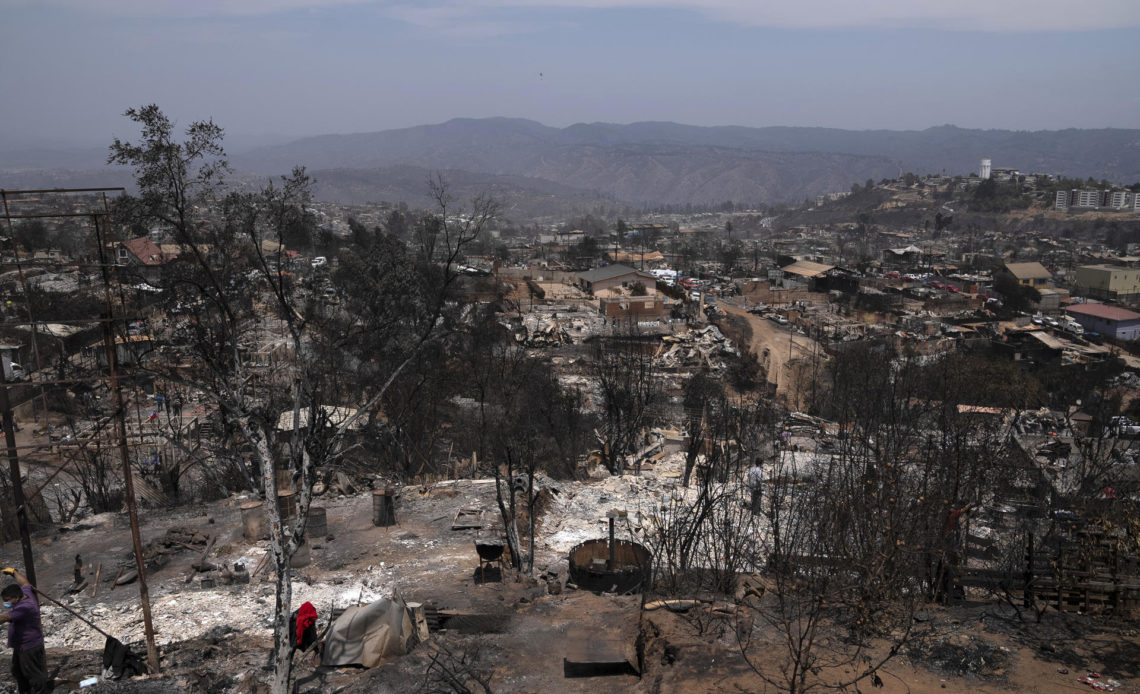 Se eleva a 122 los fallecidos por devastadores incendios de Valparaíso en Chile