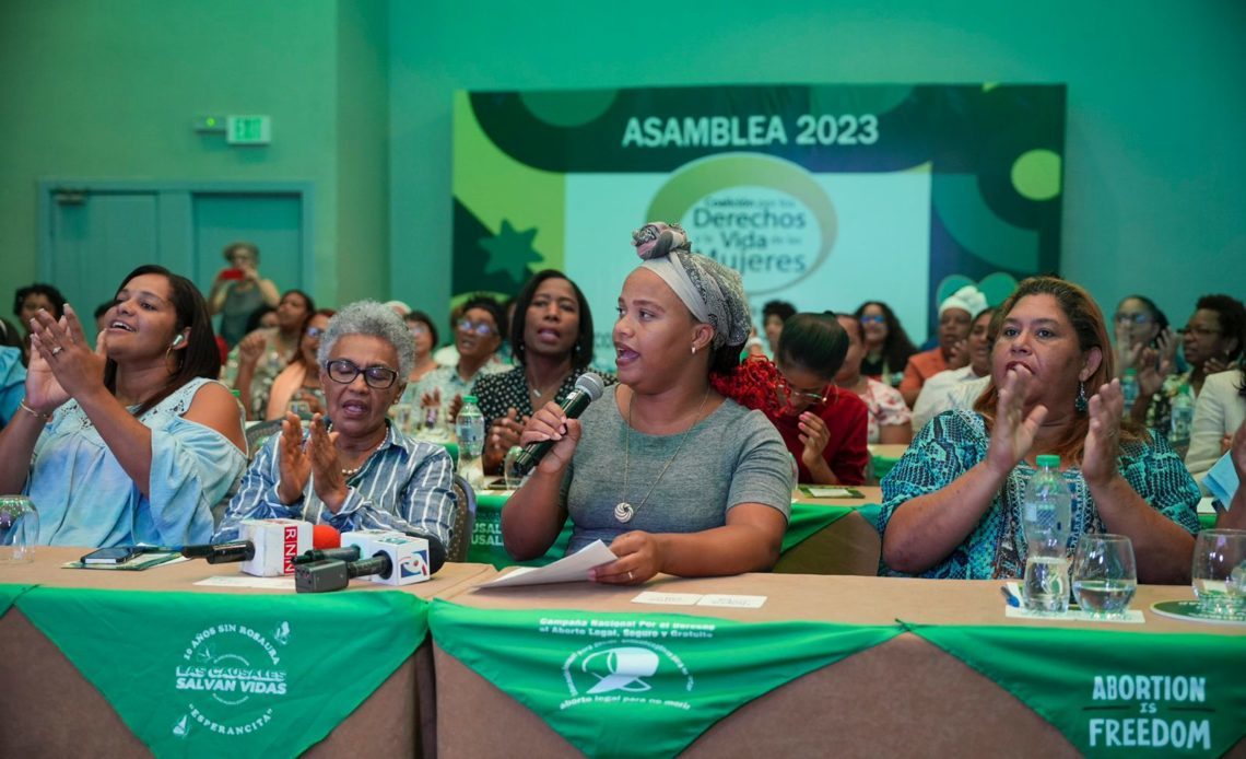 Coalición por Derechos y la Vida de las Mujeres exige aprobación urgente de tres causales