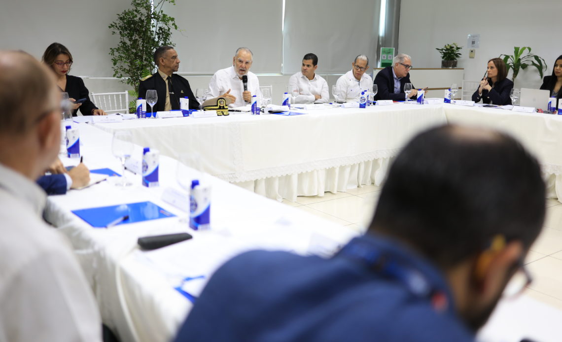 Medio Ambiente coordina primera reunión del Gabinete de Lucha Contra el Sargazo