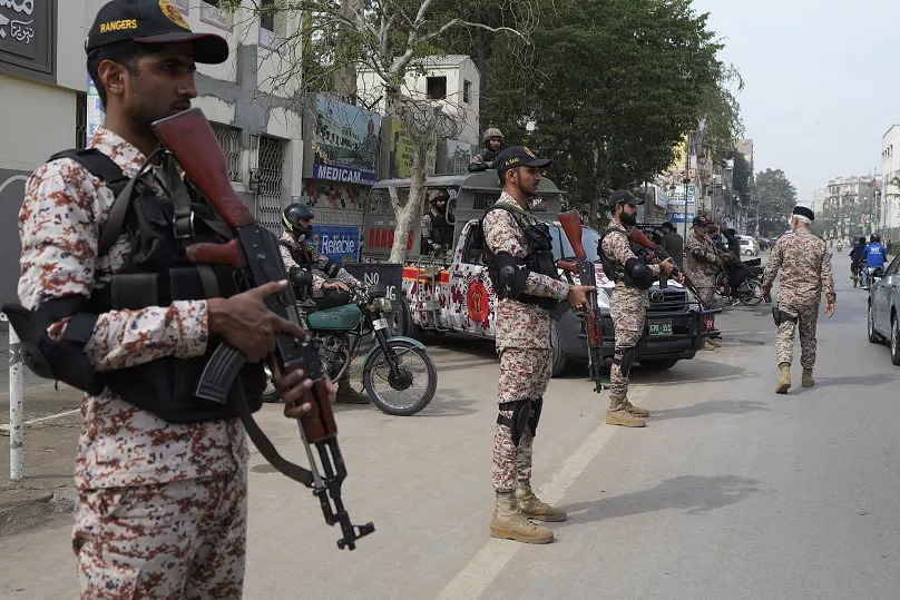 Doce muertos en más de 50 ataques durante las elecciones de Pakistán, según el Ejército