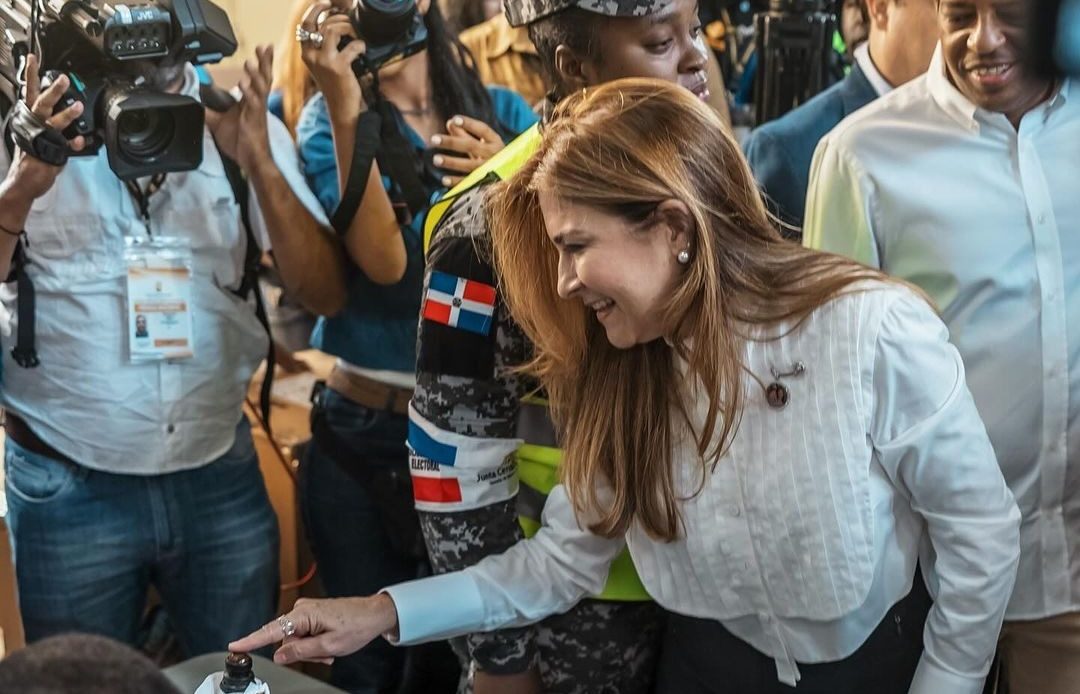 Carolina Mejía exhorta a votar para "fortalecer la democracia"