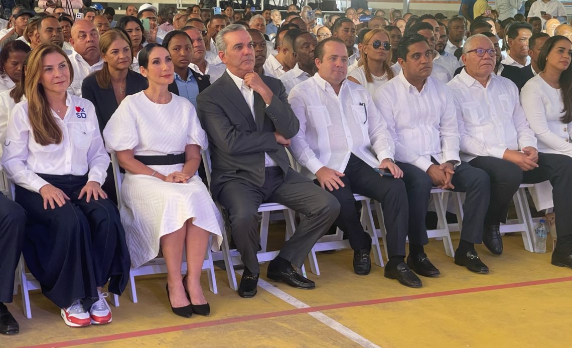 Abinader: "Ni celebro triunfos ni lloro derrotas"; pide actitud de humildad y compromiso