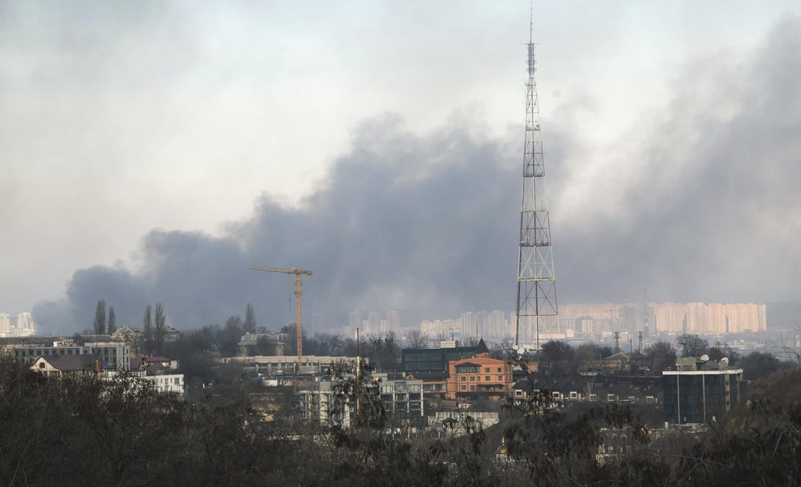 Al menos diez heridos y un edificio no residencial dañado en ataque ruso contra Kiev