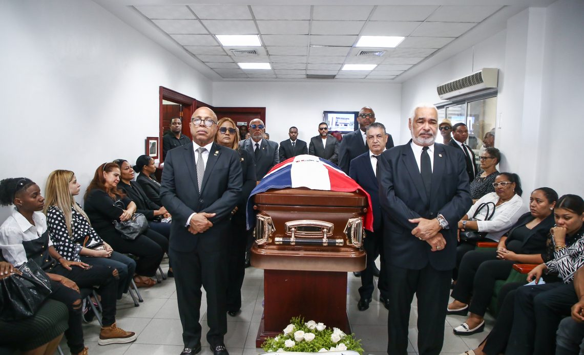 Diputados hacen guardia de honor en memoria del diputado Julio Brito