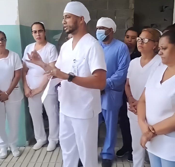 Hospital en Loma de Cabrera continúa sin médicos ni enfermeras