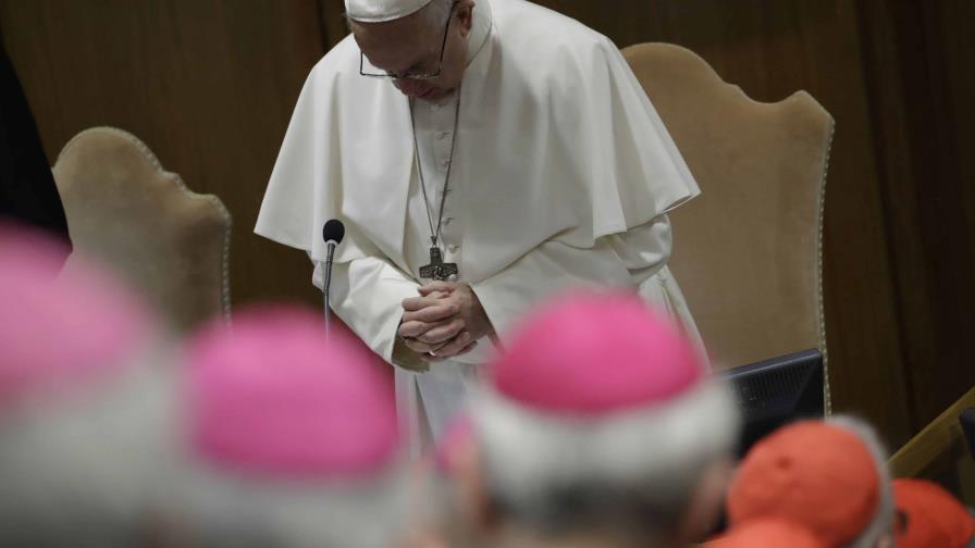Vaticano expulsa religiosos