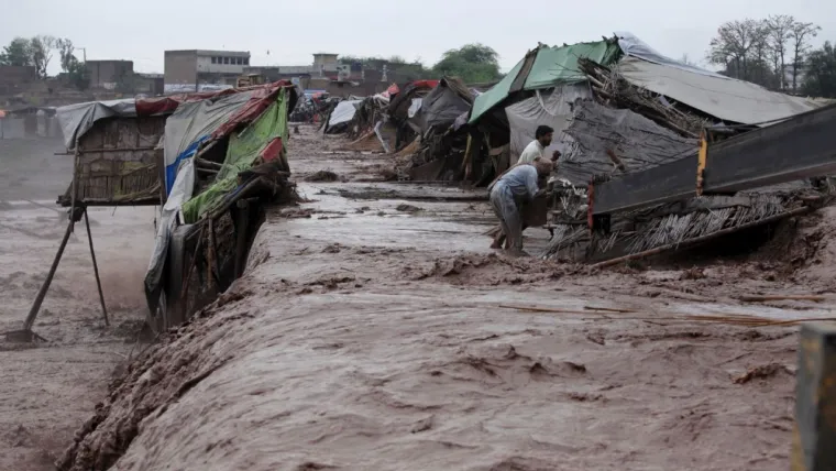 Al menos 60 muertos en Afganistán por inundaciones, intensas nevadas y lluvias