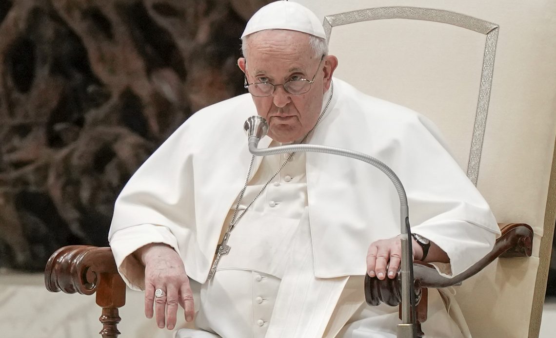 Papa Francisco descarta posible renuncia y revela otros detalles