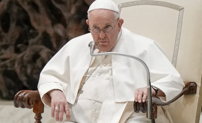 El papa pide hacer "todos los esfuerzos" para negociar el final de las guerras