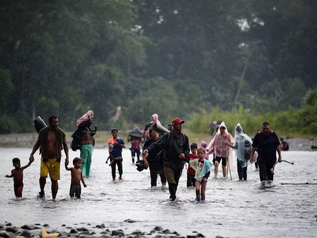 Panamá y Colombia no protegen a migrantes en ruta del Darién, según HRW