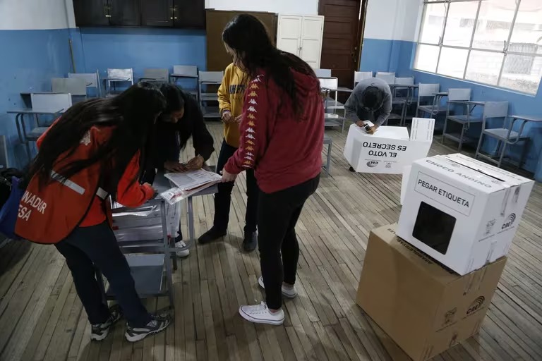 Futuro político de Daniel Noboa será definido por consulta popular en elecciones de ecuador
